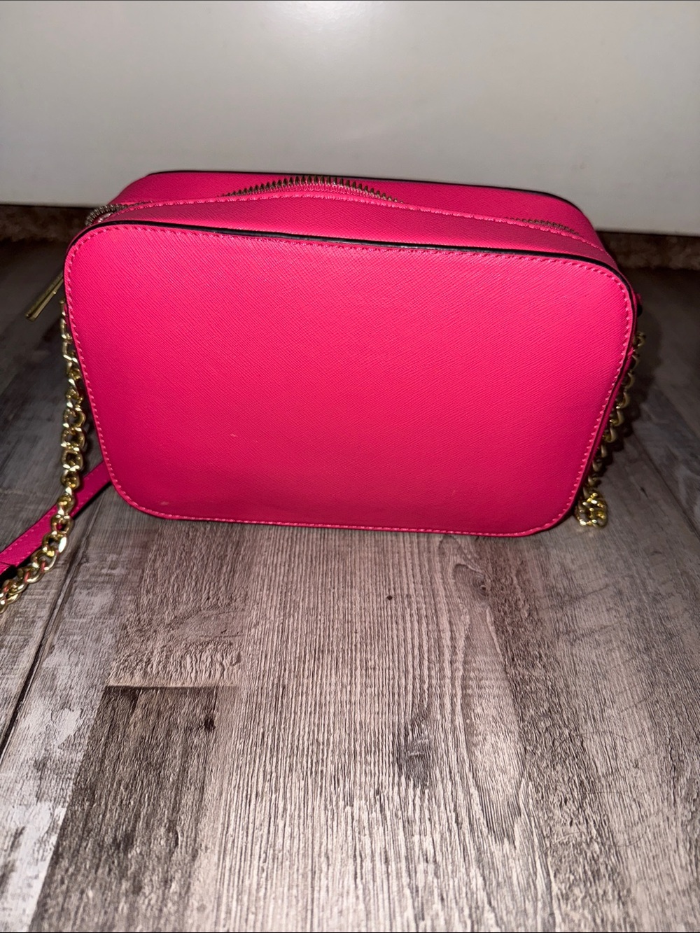 Michael Kors Fuchsia Jet Set Saffiano Crossbody with Gold Hardware - Picture 5 of 8